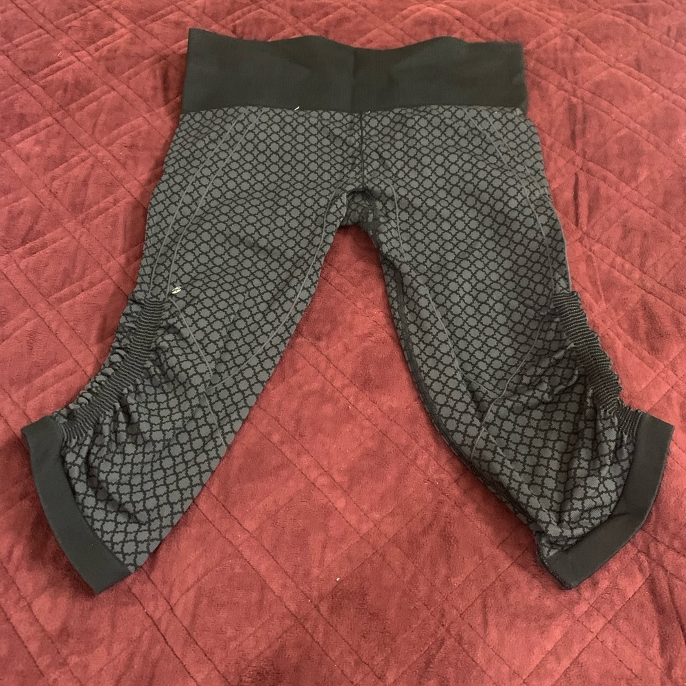 Lululemon in the flow, crop size 8